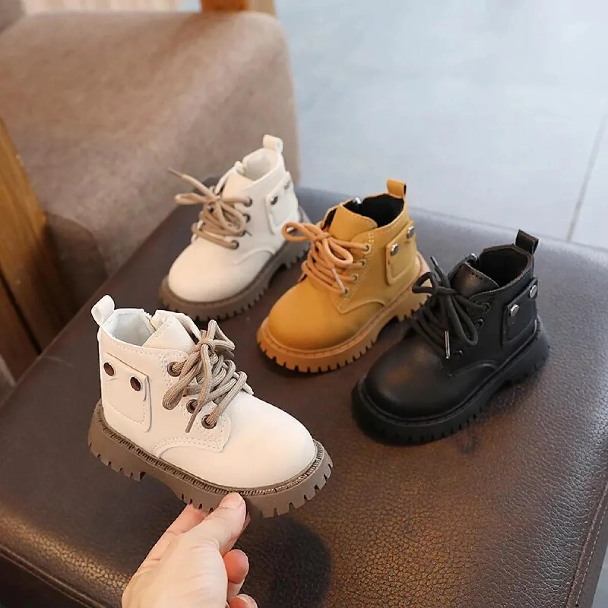 Nuovi stivali per bambini Stivaletti con rivetti in pelle stile britannico Stivaletti impermeabili per ragazze per bambini Moda