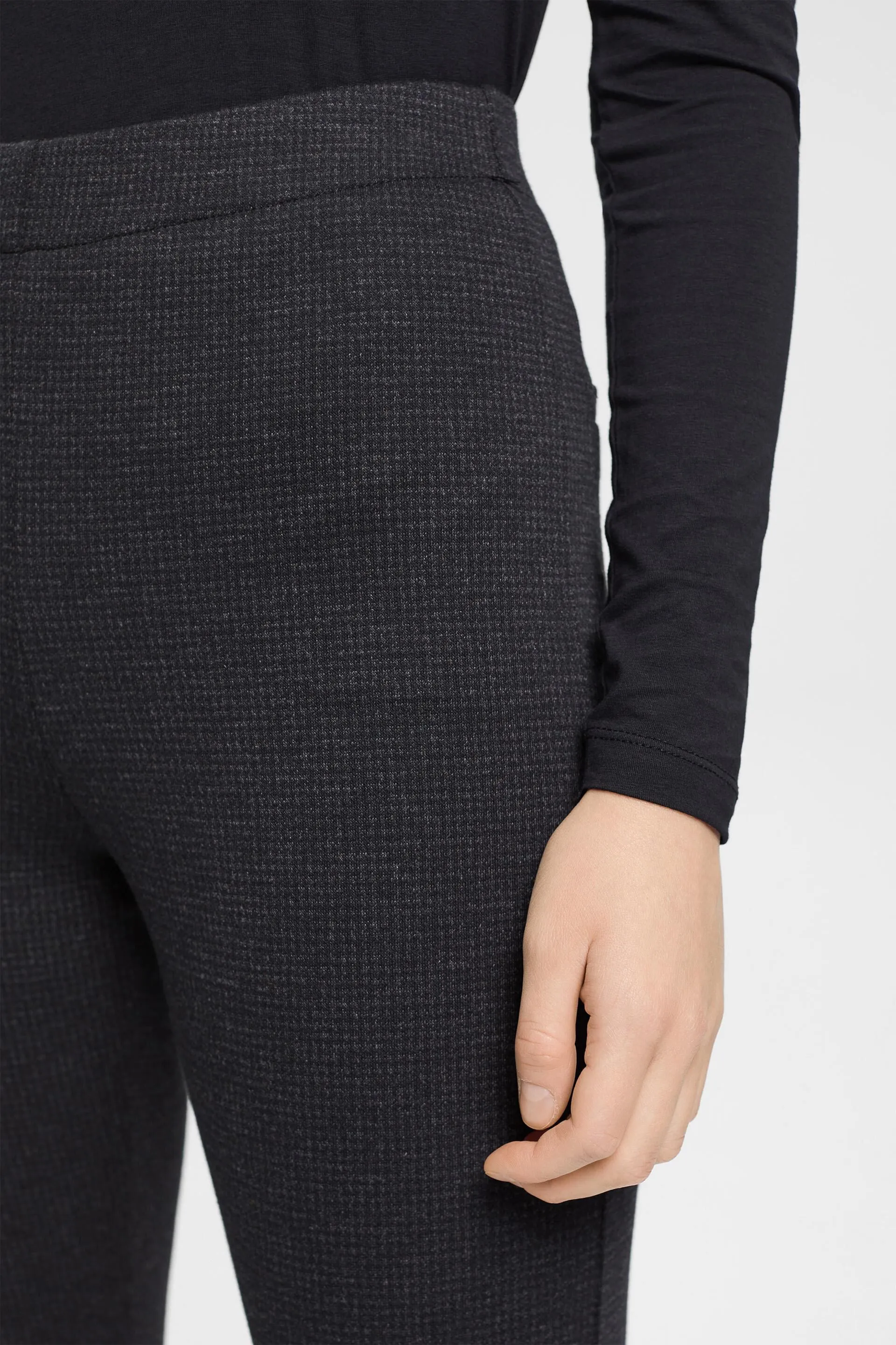 Pantaloni cropped svasati