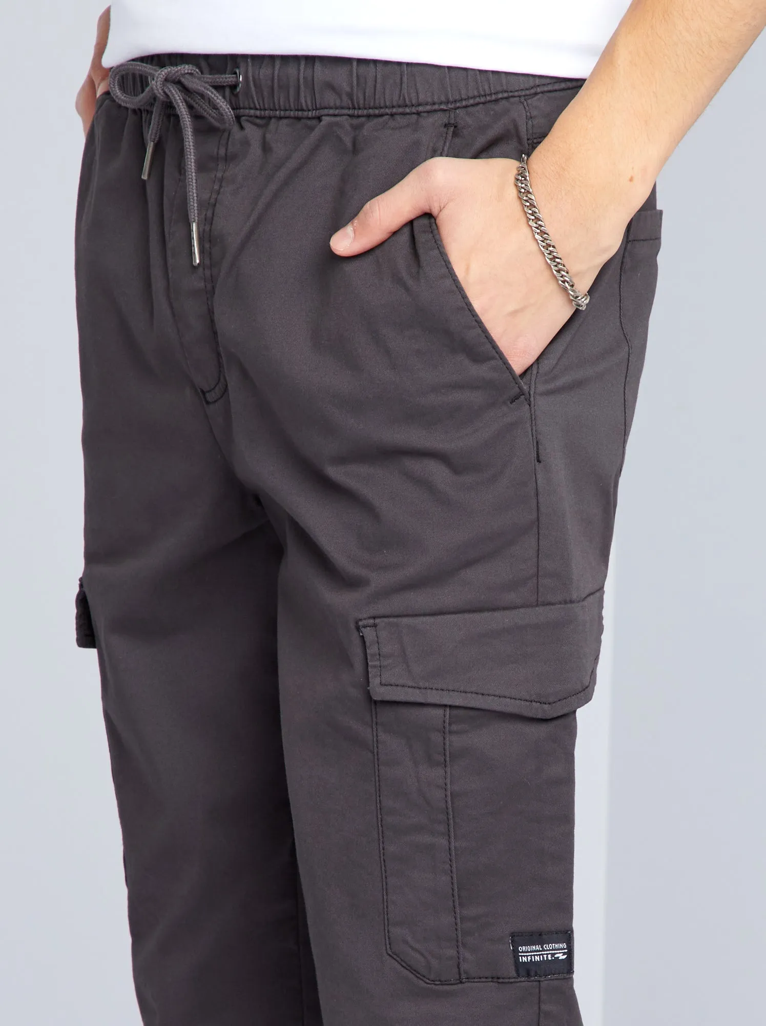 Pantaloni slim multitasche - NERO