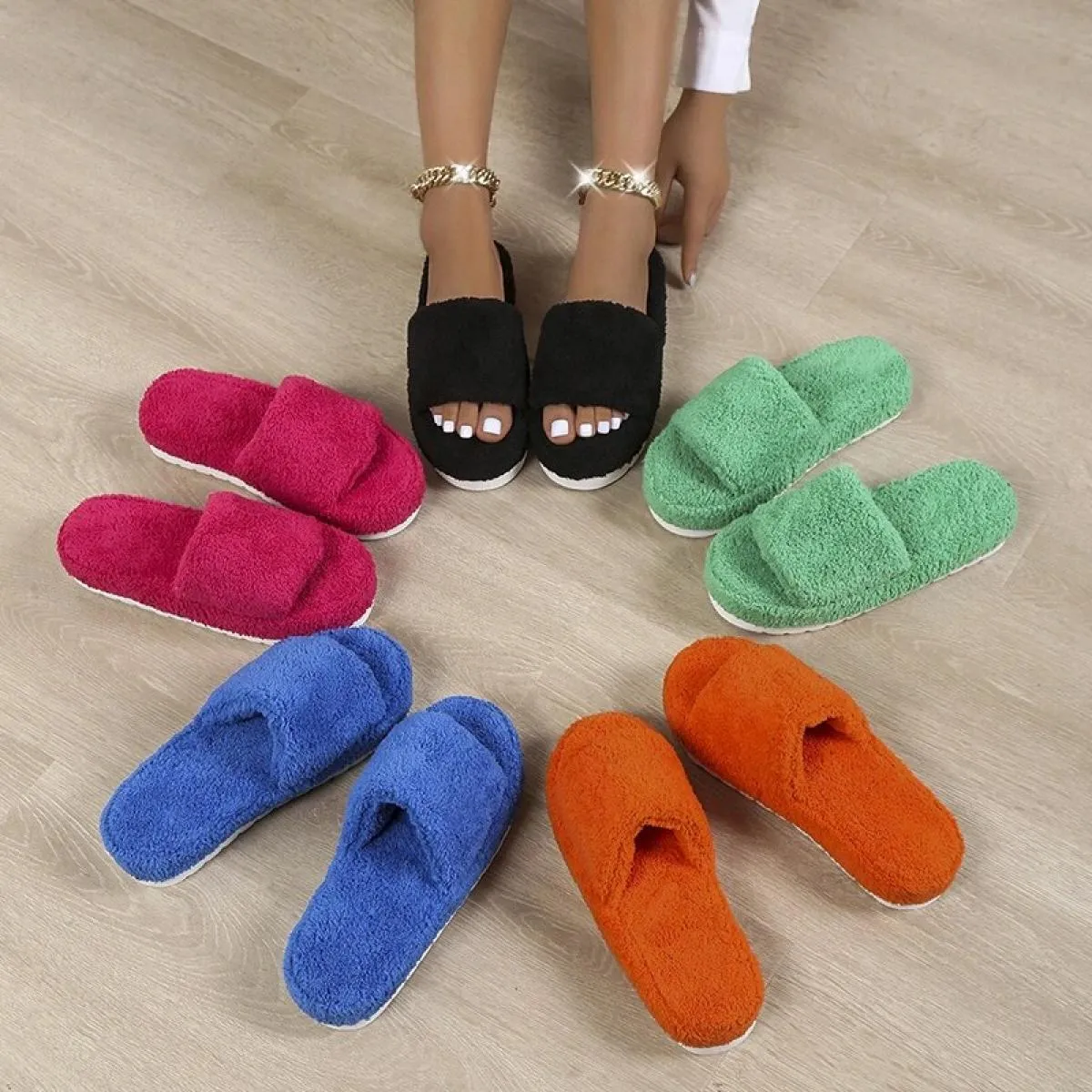 Pantofole da donna con suola spessa di marca di lusso Pantofole da donna in velluto a coste verde Capispalla piatti da donna Inf
