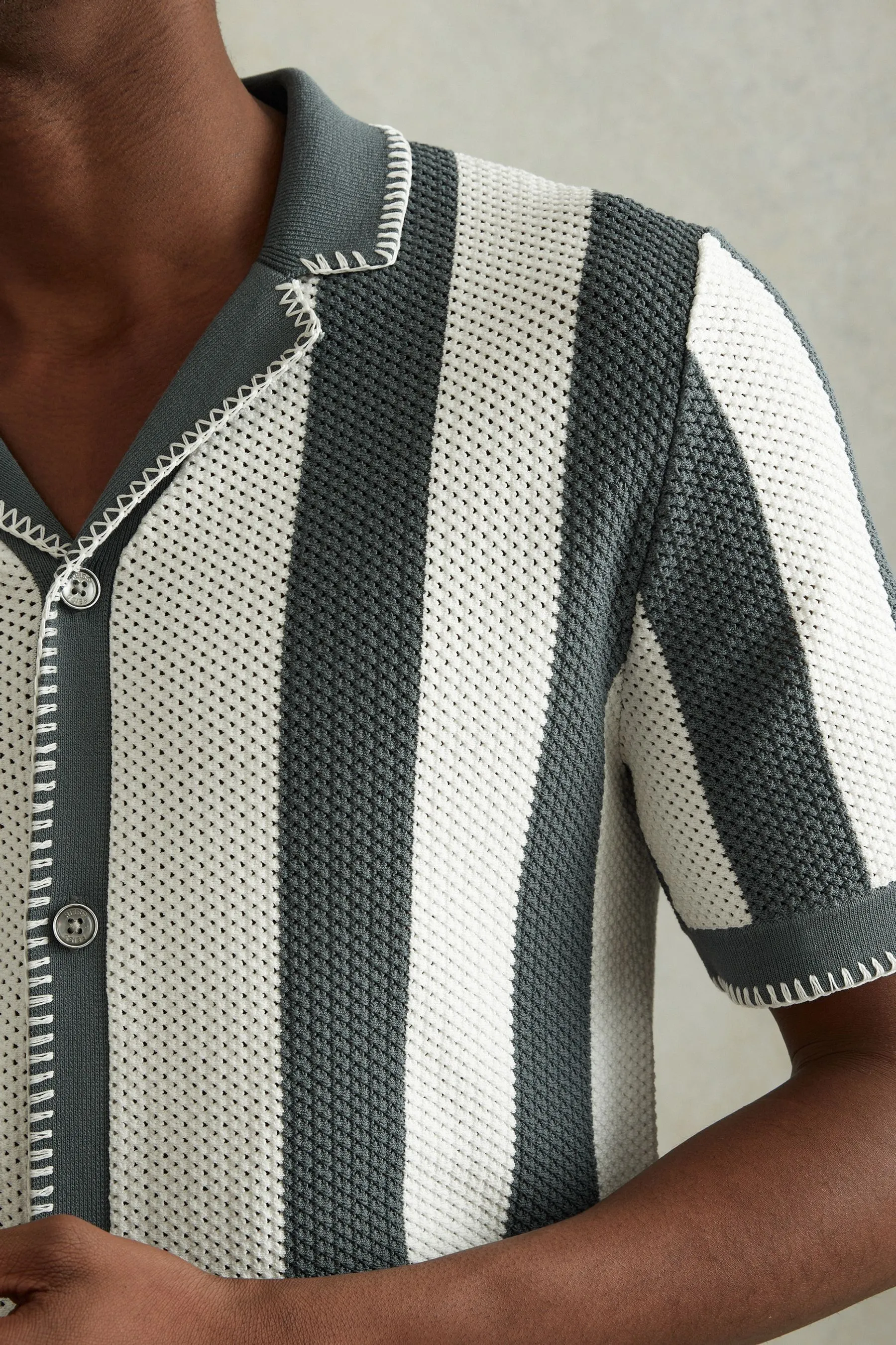 Reiss - Avorio - Camicia in maglia con colletto cubano    