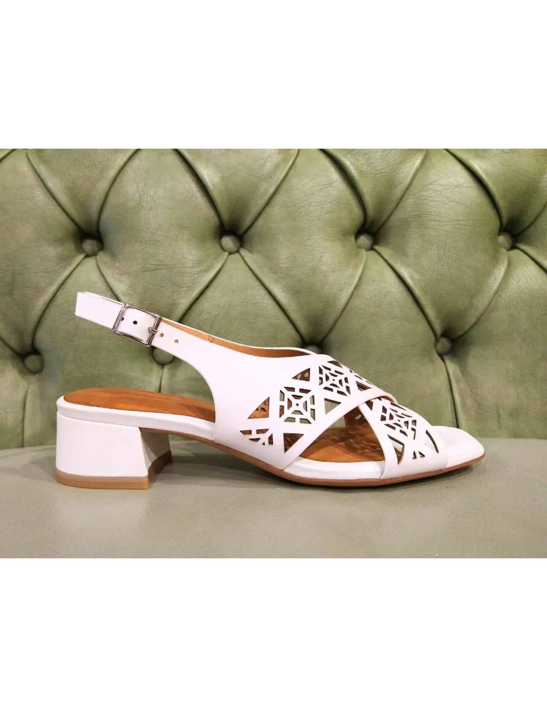 Sandali eleganti traforati estate 2024