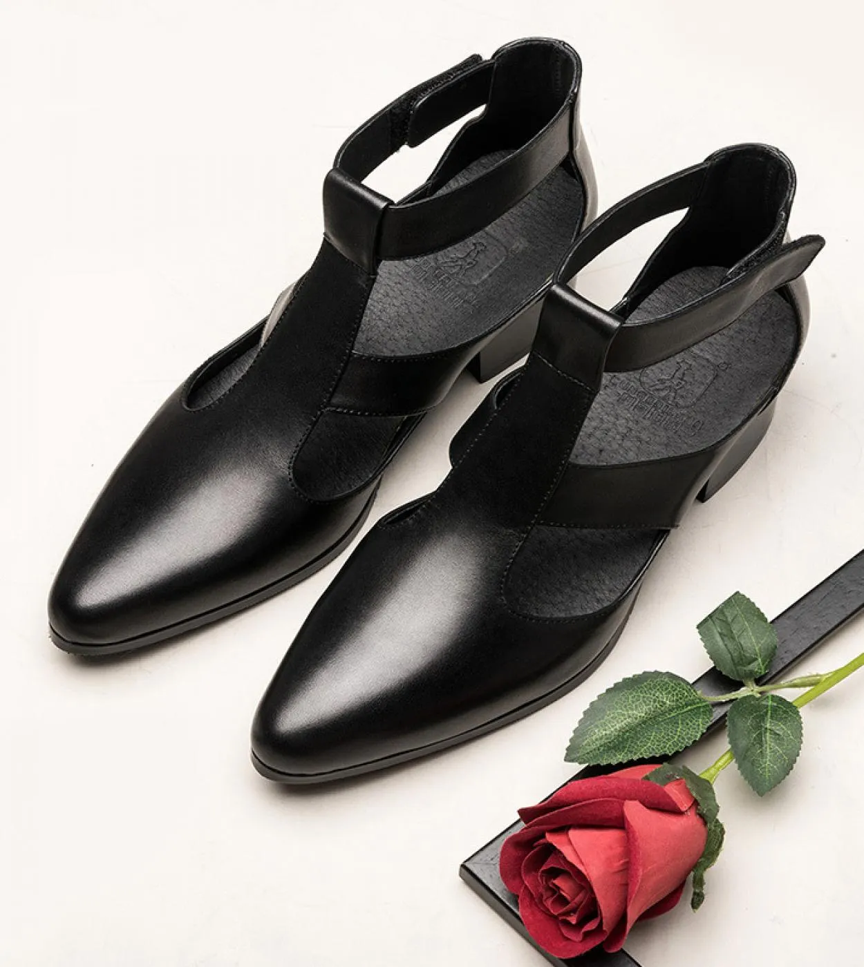 Scarpe col tacco alto da uomo italiano Scarpe eleganti con tacco alto Scarpe con tacco alto in pelle da uomo Scarpe eleganti da