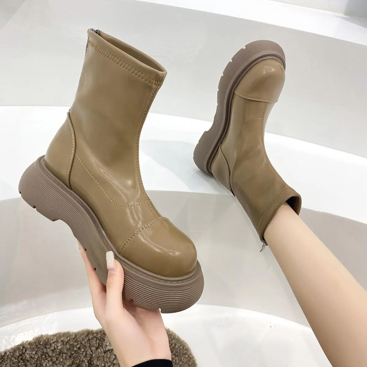 Stivaletti Donna Primavera e Autunno 2022 New Net Red Fashion Cento Muffin Fondo spesso Autunno Sottile Stivaletti marea