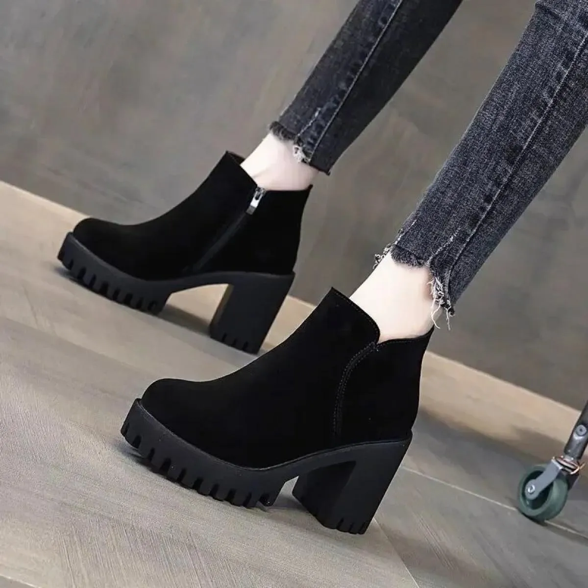Stivaletti in pelle scamosciata elastica alla caviglia alla moda Tacchi alti invernali Stretch Stivaletti autunnali da donna Pun