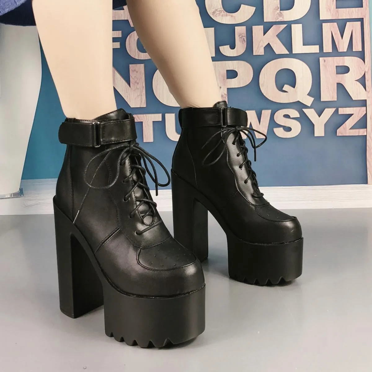 Stivaletti spessi con plateau impermeabile Tacchi alti Stivali Martin alla moda Stivaletti stile britannico 15 cm Donna B