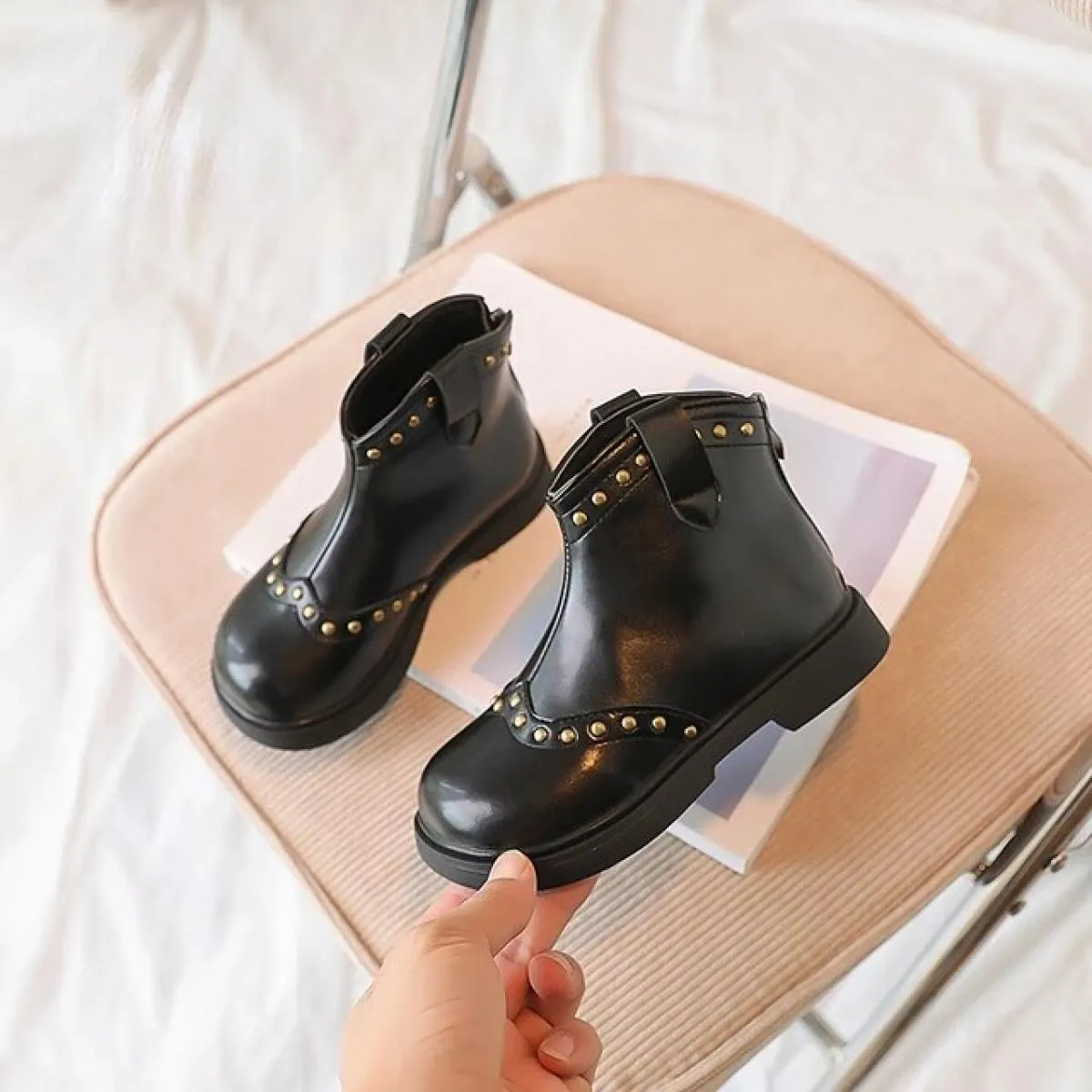 Stivali per bambini Nuovi rivetti alla moda Nero Marrone Stivaletti per bambini Punta tonda Cerniera laterale Stivaletti antisci