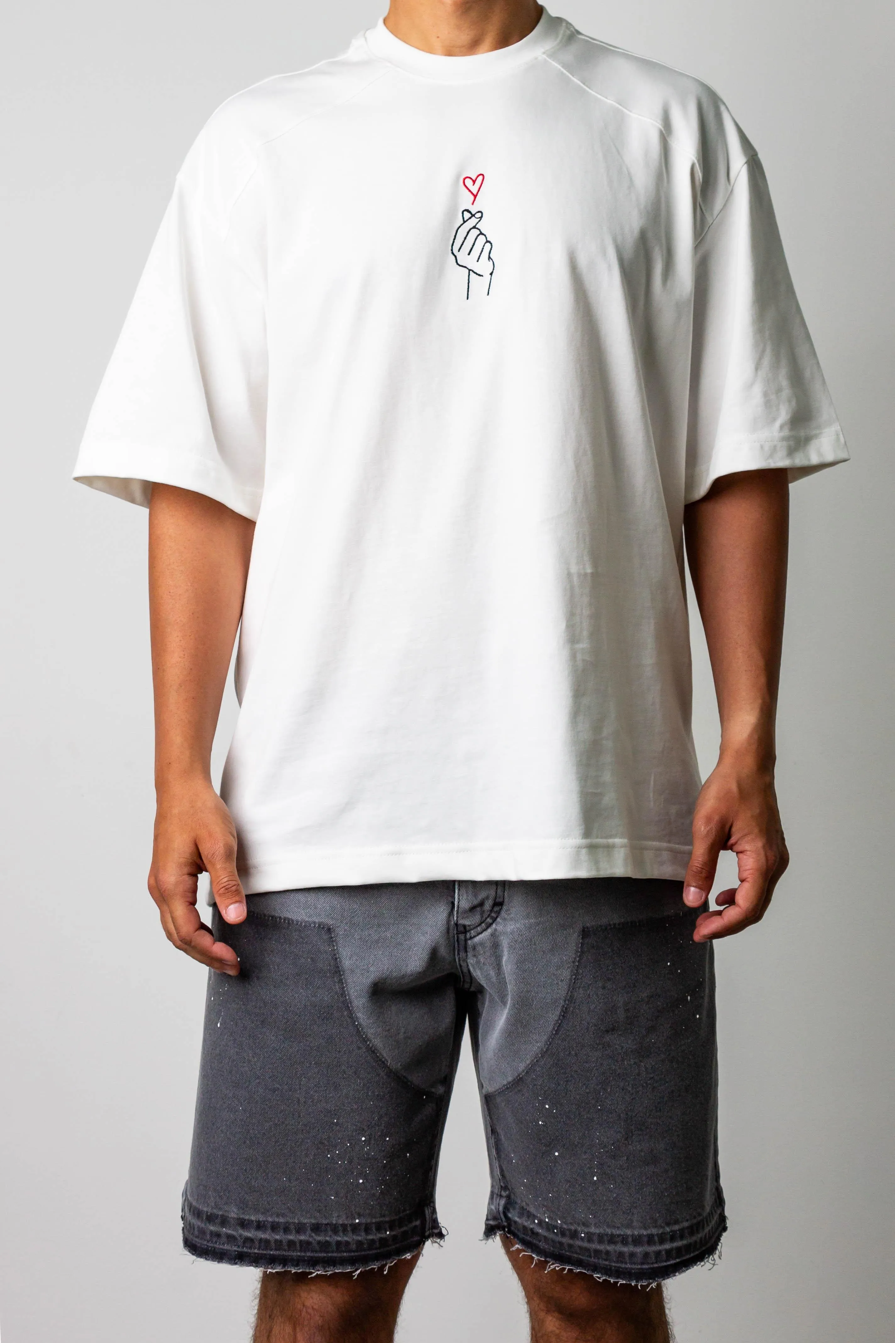 T-shirt con ricamo heart