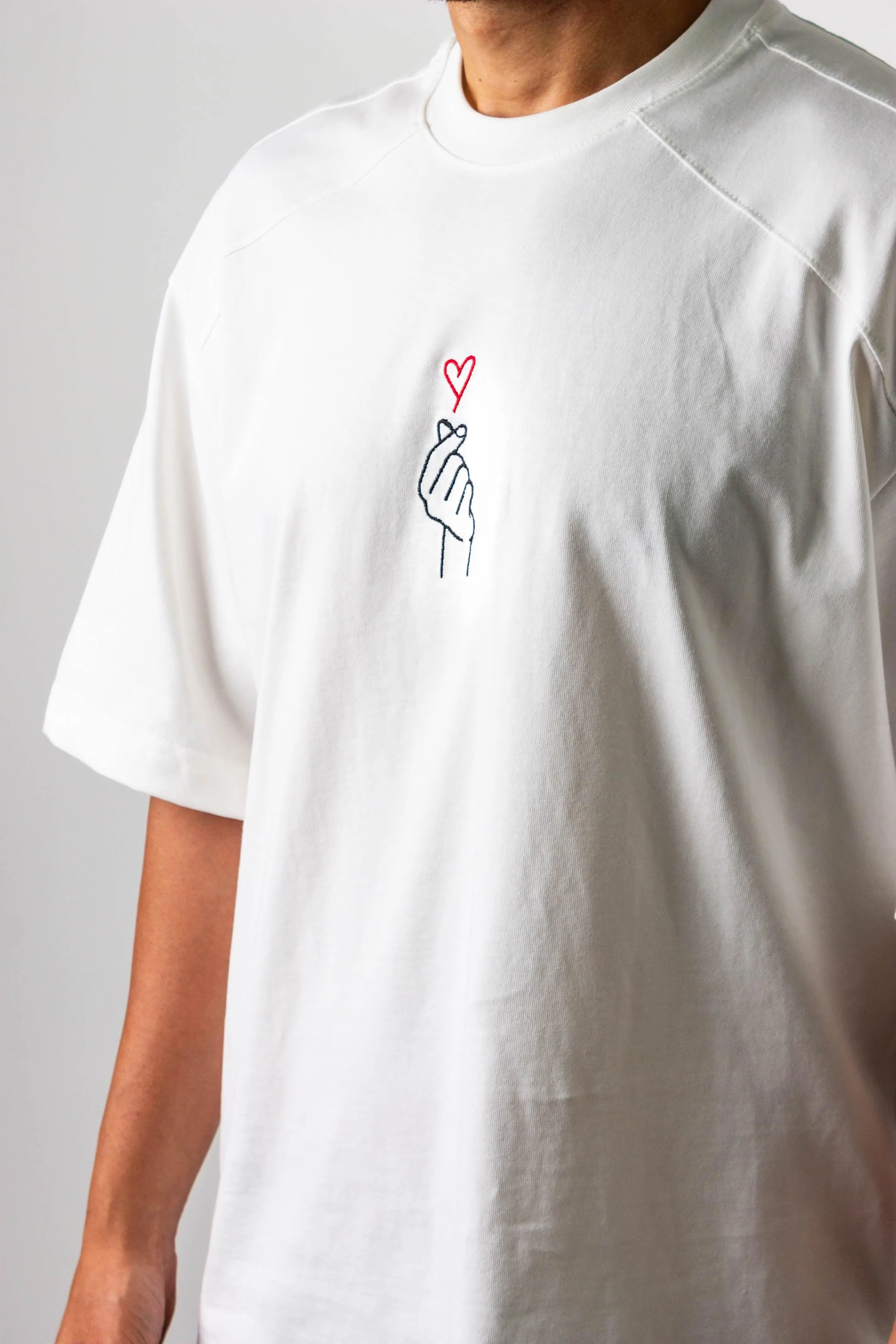 T-shirt con ricamo heart