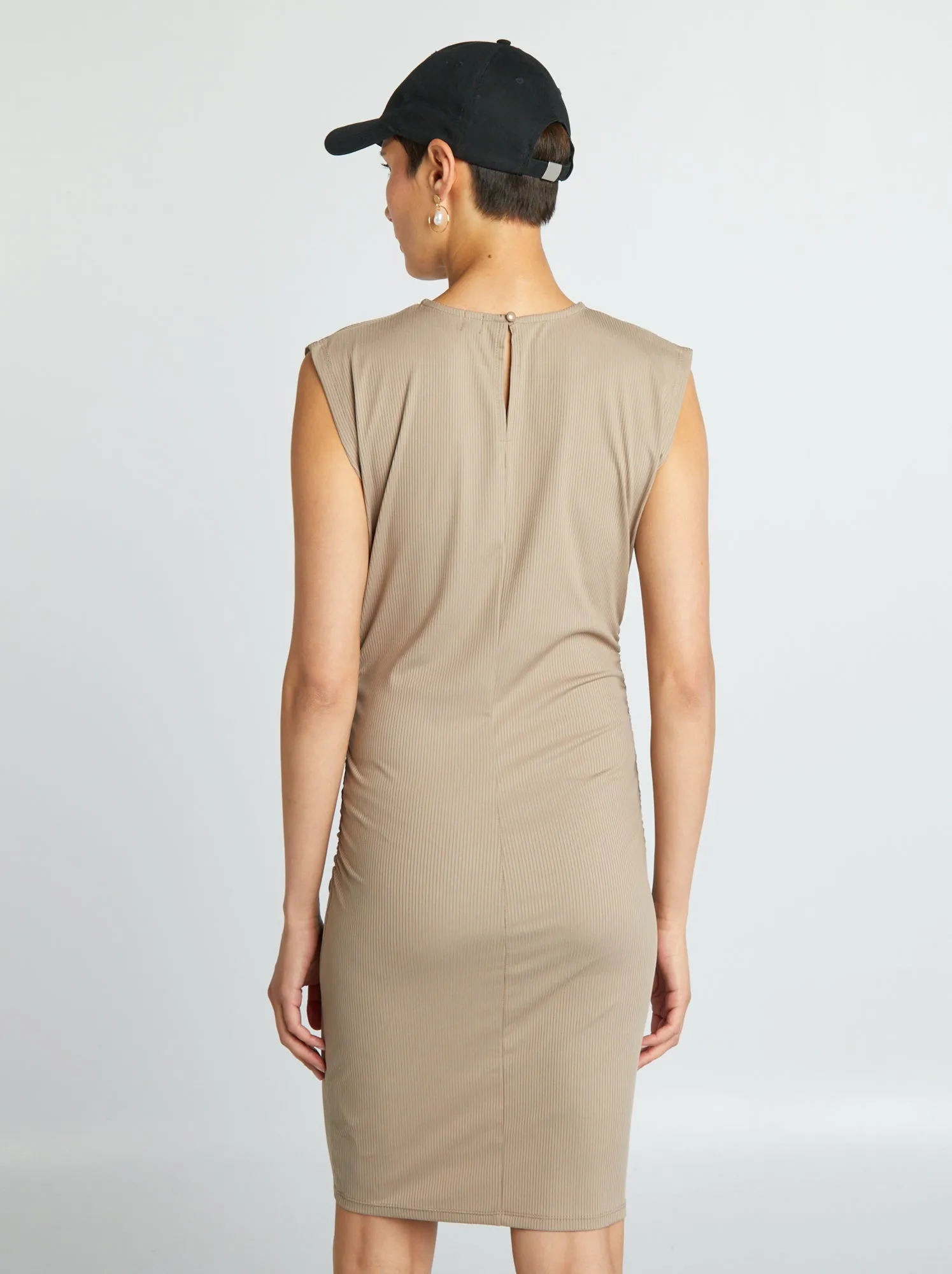 Vestito aderente in maglia a coste - BEIGE