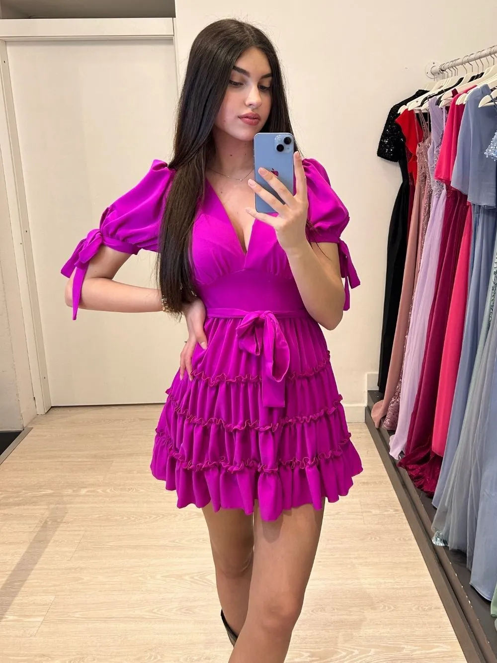 Vestito corto balze maniche corte